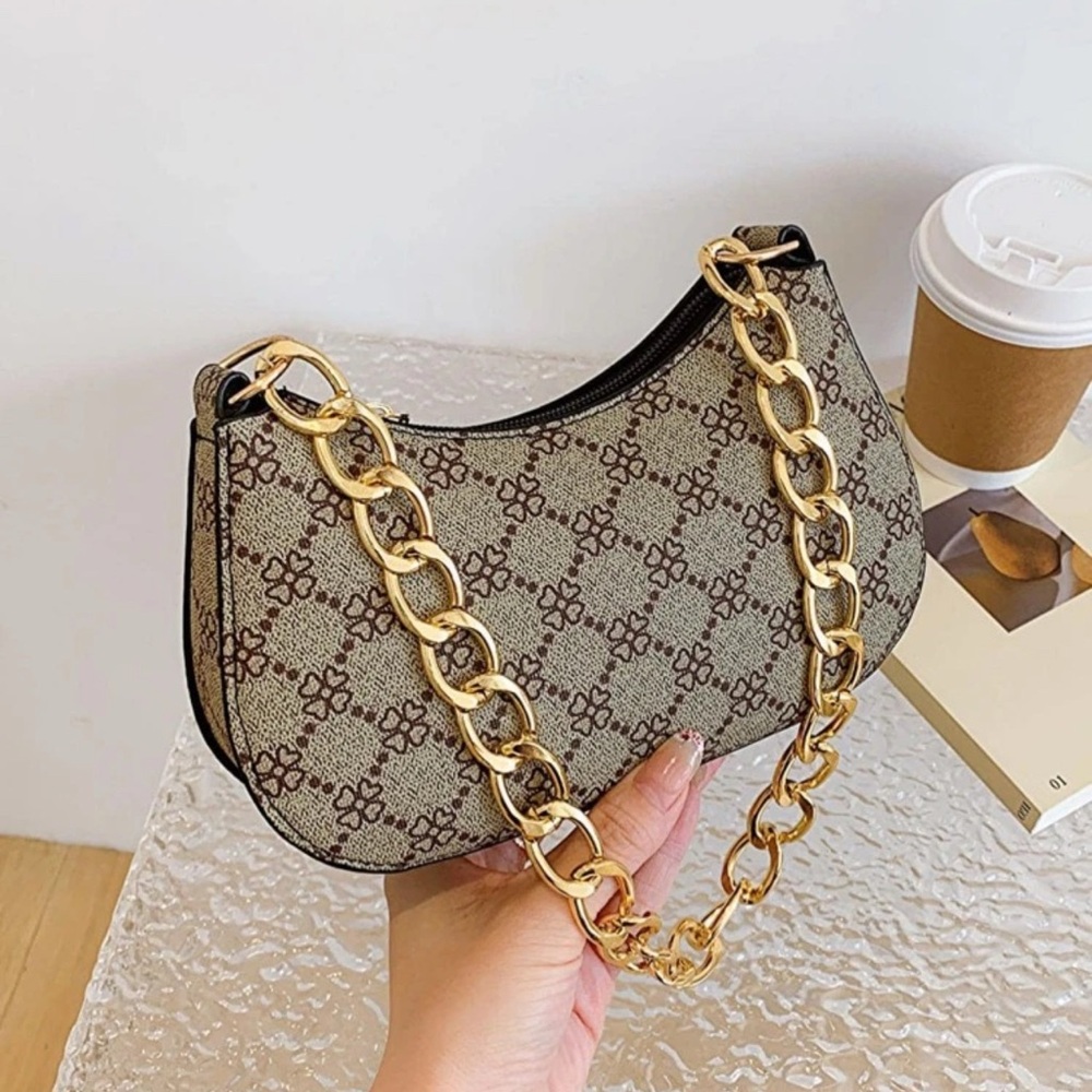 Fashionable Shoulder Bag With Geometric patterns